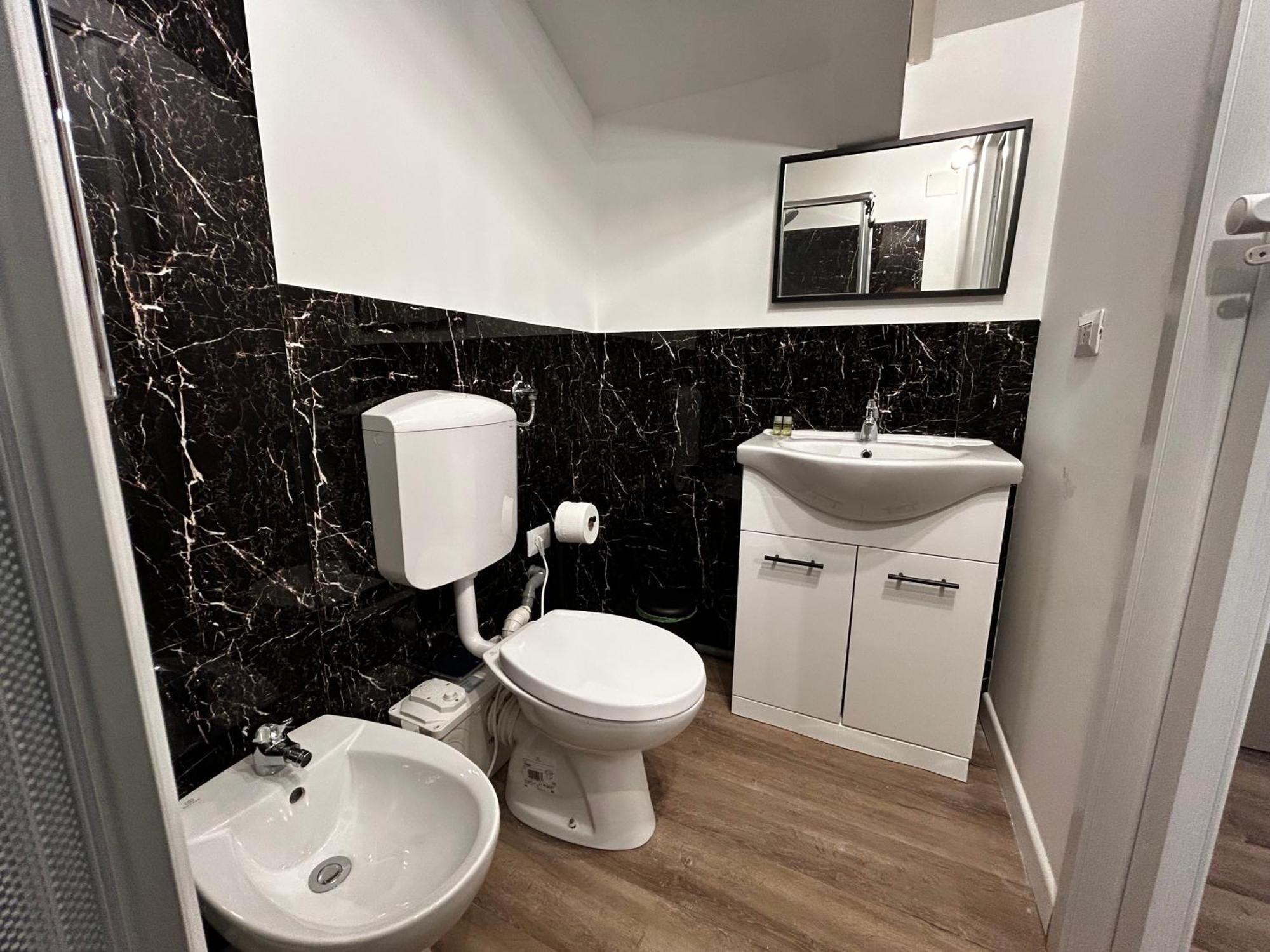 Catullo Lounge And Rooms Near The Airport Caselle  Esterno foto